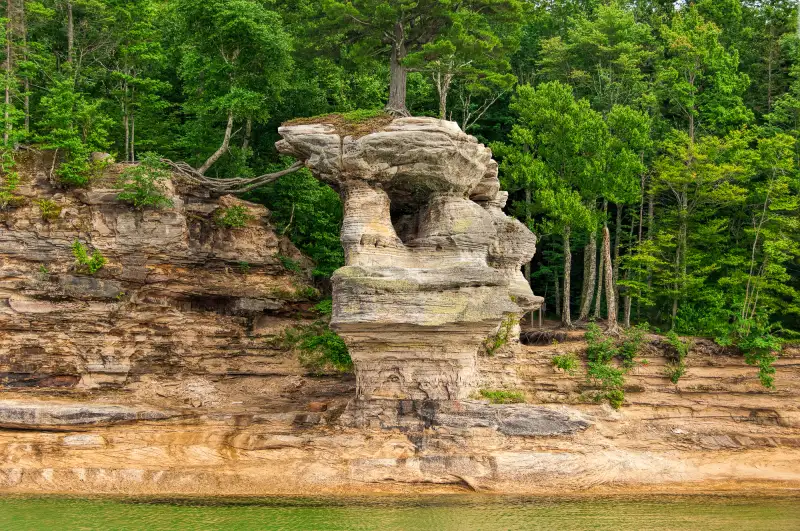 A view of the sandstone striations.