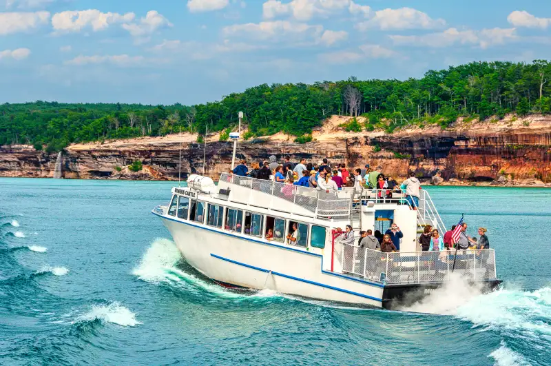 Guests on Pictured Rocks Cruises tour.